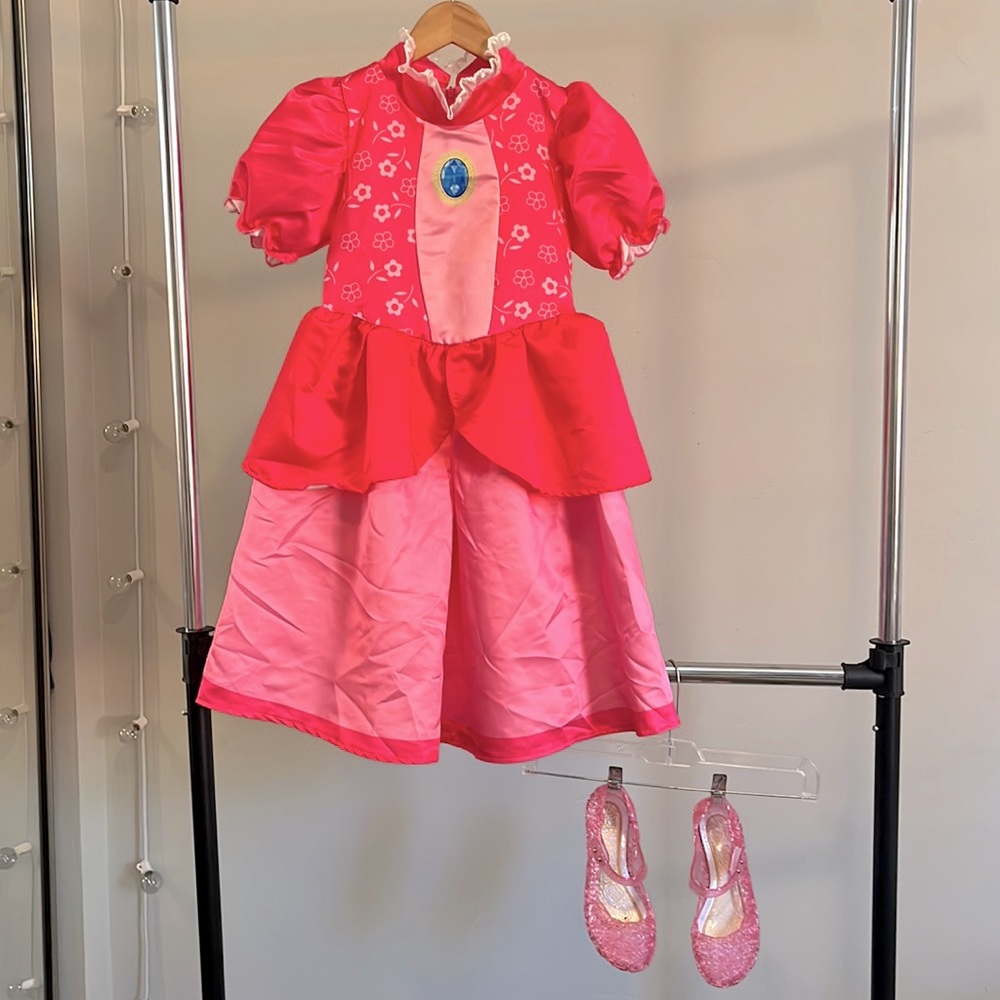 BRAND NEW girls Princess Peach costume!